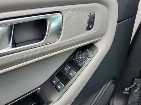 New 2025 Ford Explorer Active w/ Active Comfort Package image 13