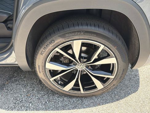 Used 2025 Volkswagen Atlas Cross Sport SEL Premium R-Line AWD/4WD image 10