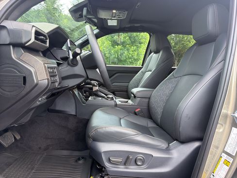 Certified 2025 Toyota Tacoma Limited AWD/4WD image 11