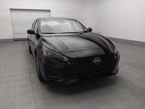 Used 2025 Nissan Altima 2.5 SV FWD image 14