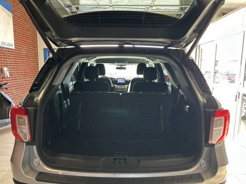 Used 2022 Ford Explorer XLT image 9