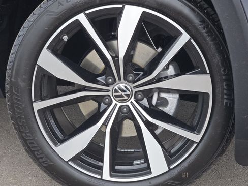 New 2026 Volkswagen Atlas SEL Premium R-Line AWD/4WD image 17