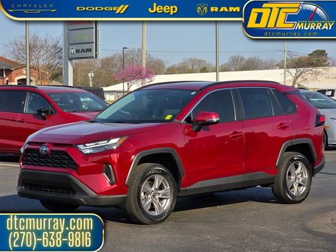Used 2024 Toyota RAV4 XLE w/ Convenience Package image 2