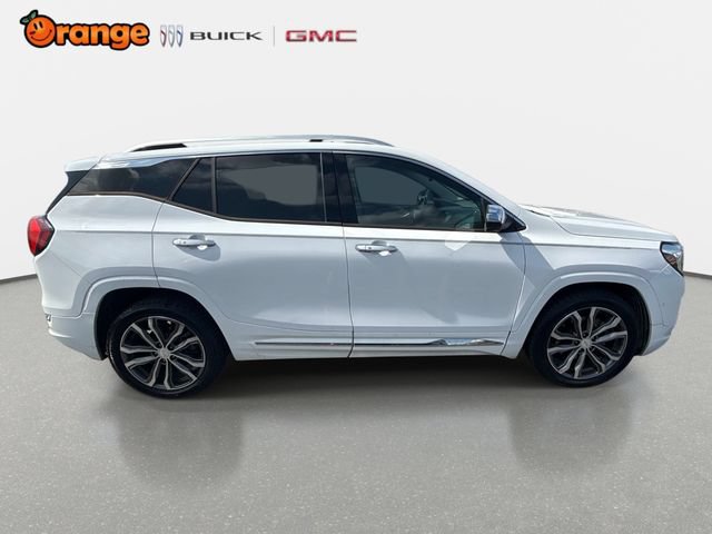 Used 2020 GMC Terrain Denali w/ Denali Premium Package FWD image 2