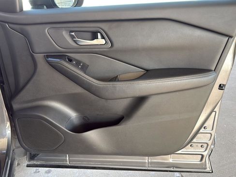 Used 2024 Nissan Rogue SV FWD image 33
