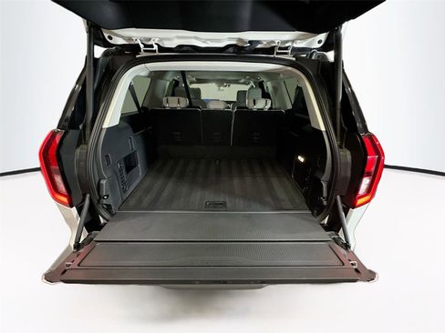 Used 2025 Ford Expedition Max Platinum w/ Platinum Ultimate Package AWD/4WD image 21