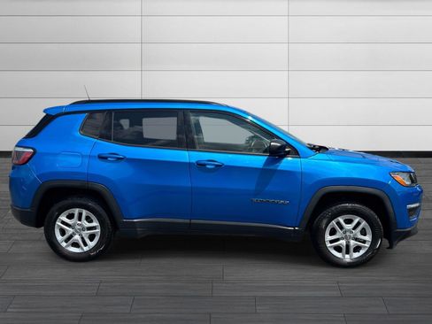 Used 2018 Jeep Compass Sport w/ Tech Group FWD image 3