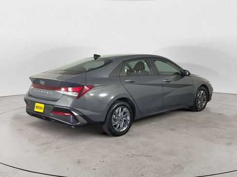 Used 2024 Hyundai Elantra SEL FWD image 5