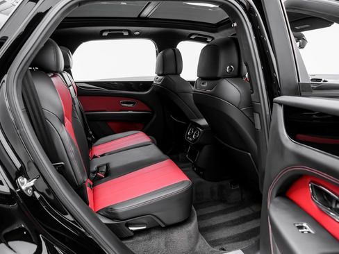 Used 2023 Bentley Bentayga V8 image 40