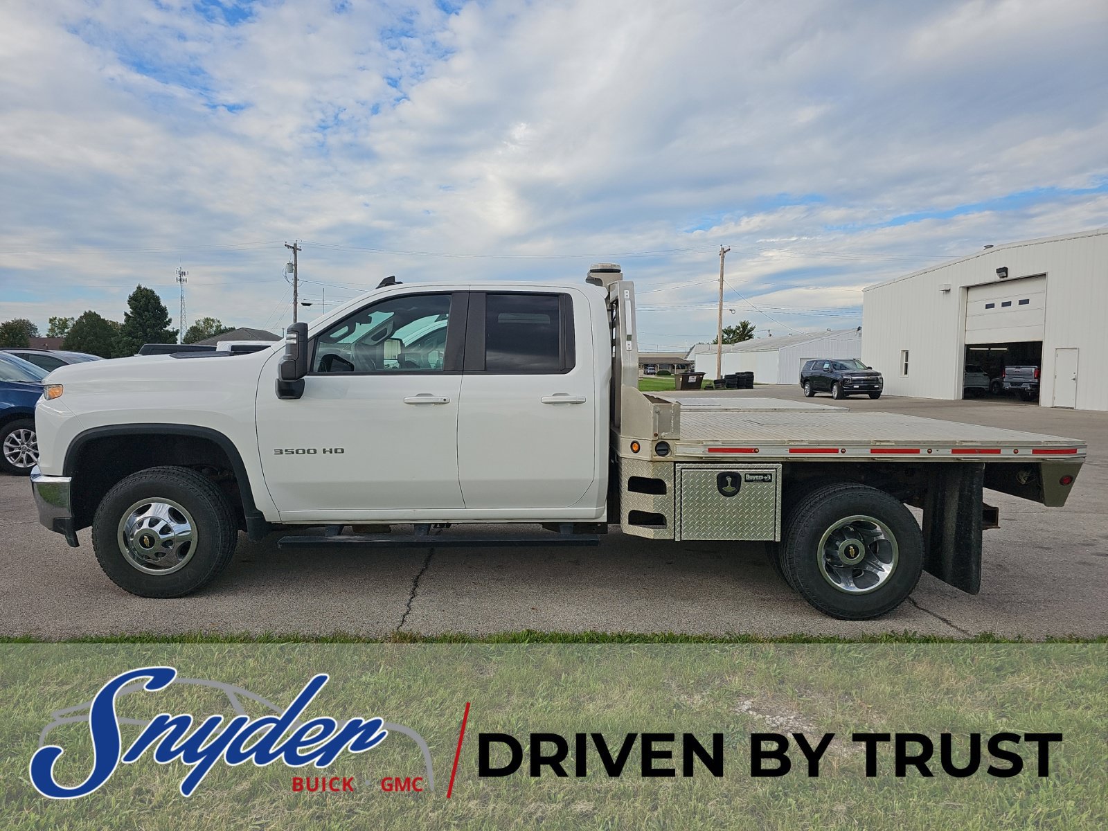 Used 2022 Chevrolet Silverado 3500 LT AWD/4WD image 2