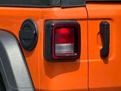 Used 2025 Jeep Wrangler Sport AWD/4WD image 9