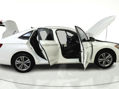 Used 2022 Volkswagen Jetta SE w/ Panoramic Sunroof Package FWD image 15