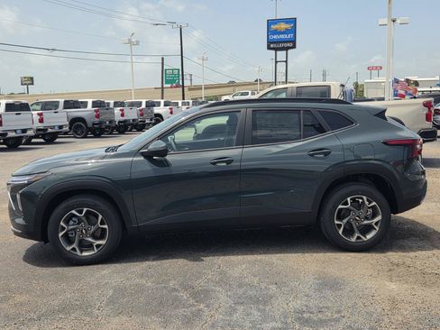 New 2026 Chevrolet Trax LT FWD image 2