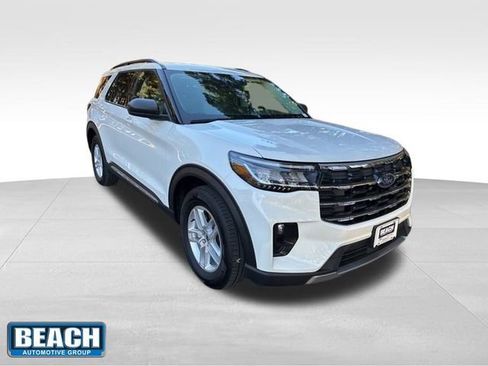 Used 2025 Ford Explorer Active w/ Active Comfort Package image 1