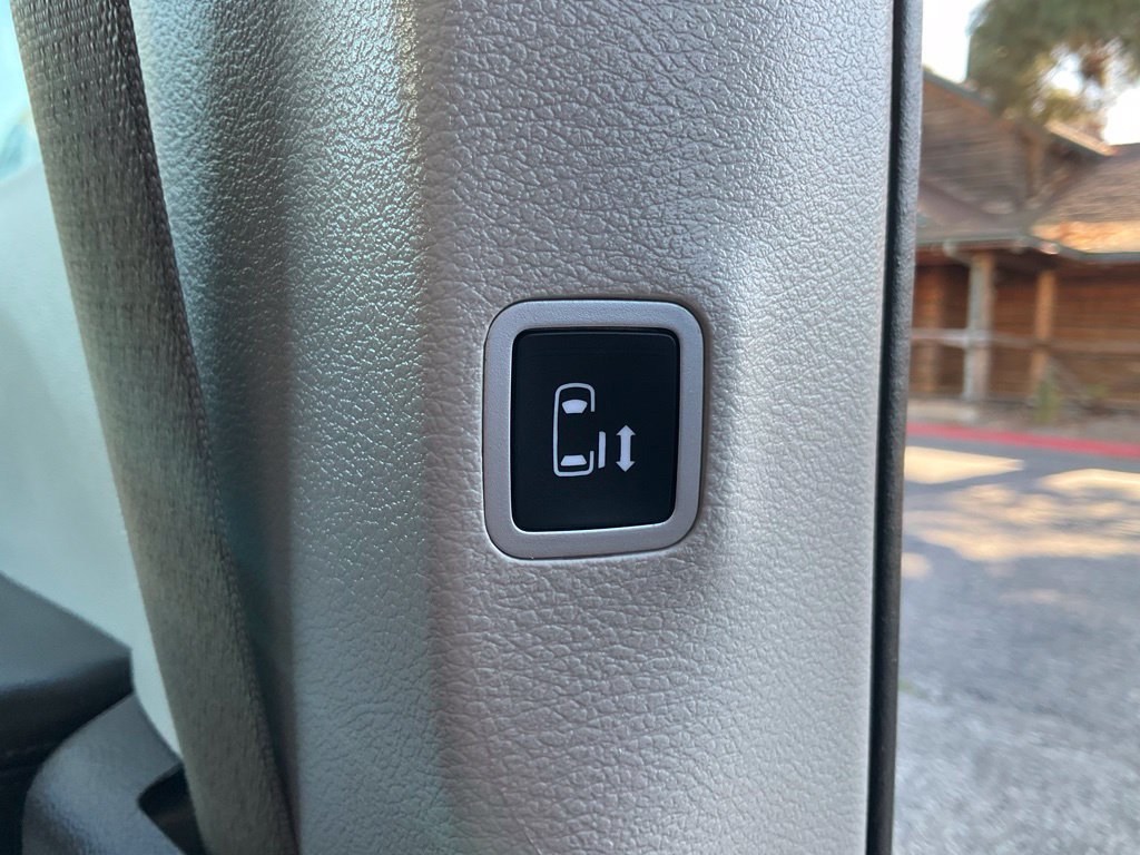 Used 2017 Chrysler Pacifica Touring-L Plus FWD image 29