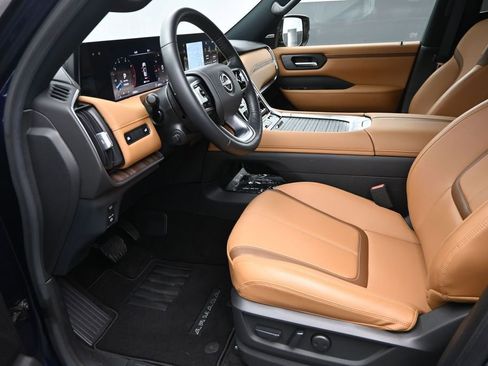 Used 2025 Nissan Armada SL AWD/4WD image 17