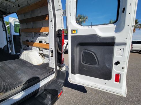 Used 2015 Ford Transit 250 130 Low Roof w/ Exterior Upgrade Package RWD image 33