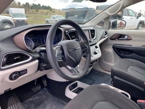 Used 2023 Chrysler Voyager LX FWD image 21