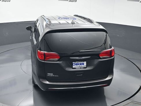 Used 2019 Chrysler Pacifica Touring-L FWD image 51