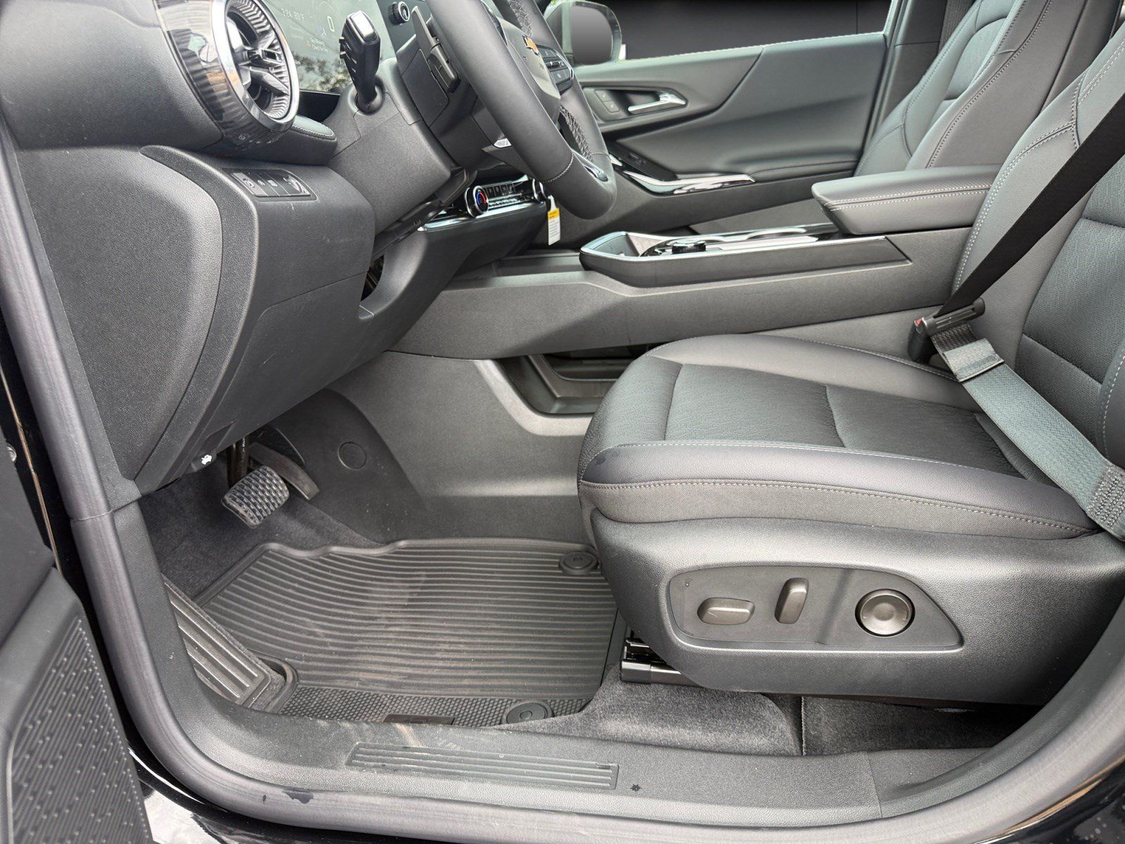 New 2027 Chevrolet Equinox LT w/ Convenience Package II FWD image 11