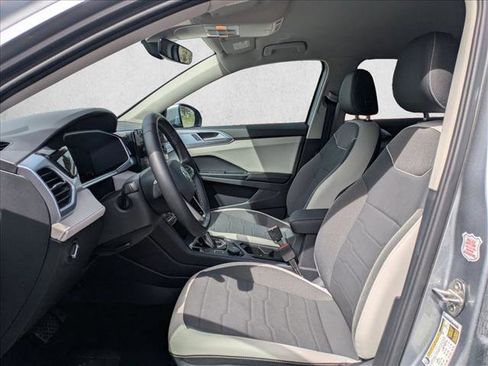 Used 2025 Volkswagen Taos SE image 21