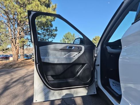 Certified 2025 Ford Explorer Platinum w/ LUX Leather Package image 9