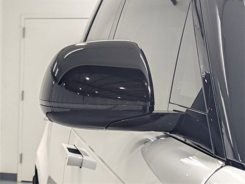 Used 2023 Land Rover Range Rover SE image 30