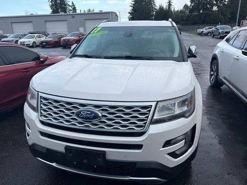 Used 2017 Ford Explorer Platinum image 2