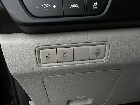 Certified 2024 Kia Carnival LX image 42