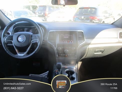 Used 2018 Jeep Grand Cherokee Laredo AWD/4WD image 7