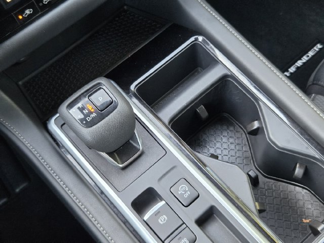 Used 2025 Nissan Pathfinder SV FWD image 17