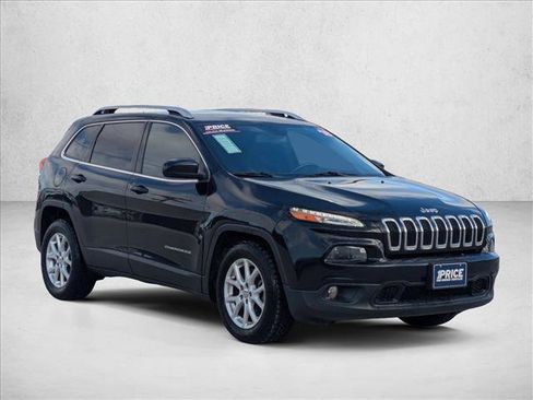 Used 2018 Jeep Cherokee Latitude Plus image 3