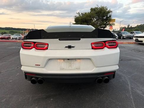 Used 2019 Chevrolet Camaro SS RWD image 7