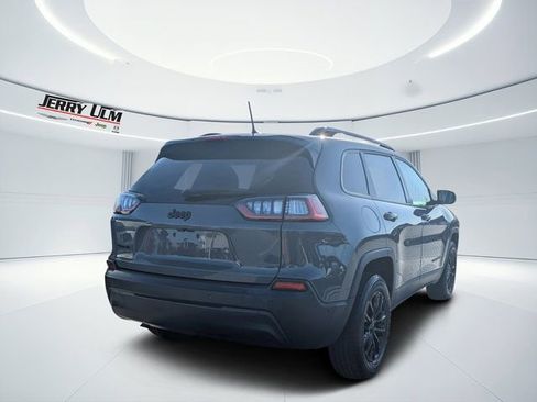 Used 2023 Jeep Cherokee Altitude Lux image 3