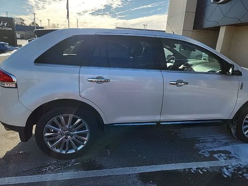 Used 2013 Lincoln MKX Base image 4
