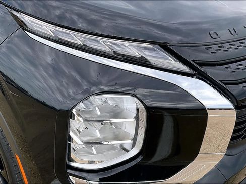 Used 2023 Mitsubishi Outlander SE Black Edition FWD image 30