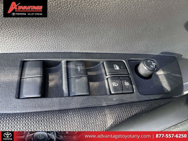 Certified 2026 Toyota Corolla SE w/ SE Package FWD image 21