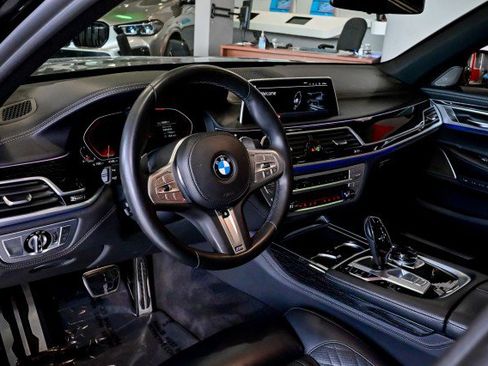 Used 2020 BMW 750i xDrive w/ Executive Package AWD/4WD image 14