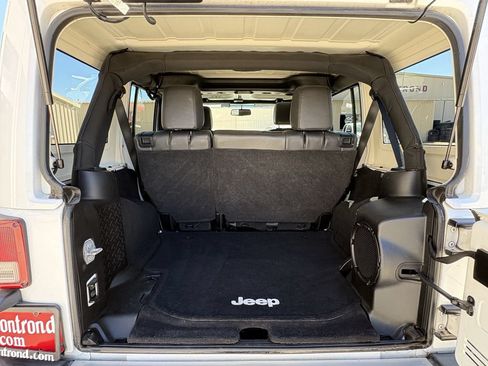 Used 2014 Jeep Wrangler Unlimited Sahara w/ Connectivity Group AWD/4WD image 26