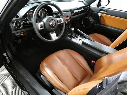 Used 2008 MAZDA MX-5 Miata Grand Touring w/ Premium Pkg image 4