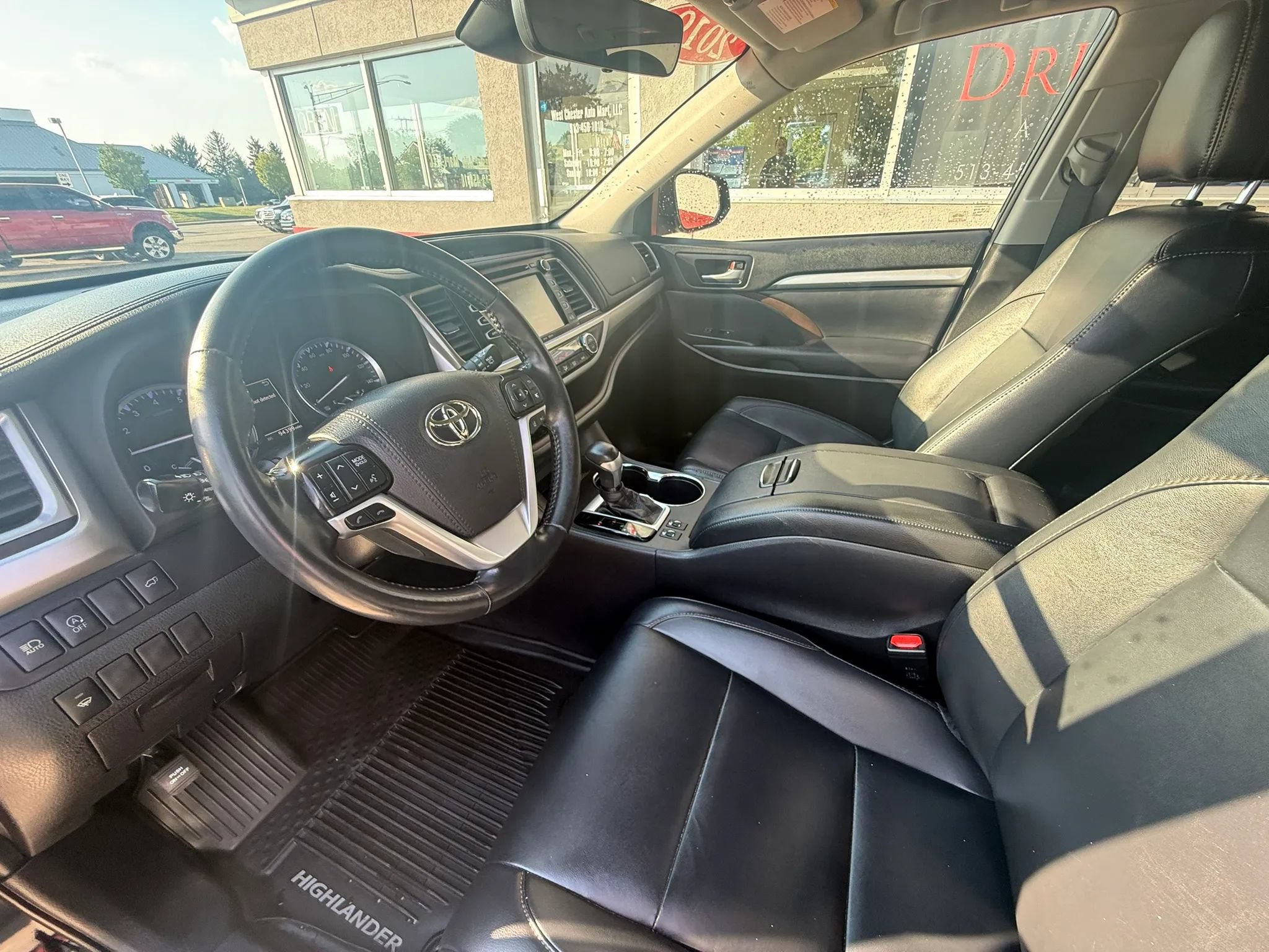 Used 2019 Toyota Highlander XLE AWD/4WD image 9