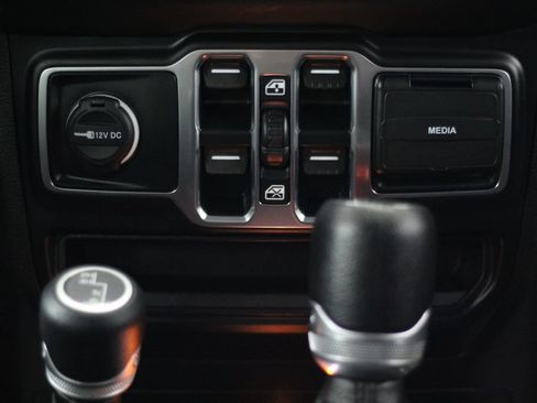 Used 2023 Jeep Gladiator Sport AWD/4WD image 25