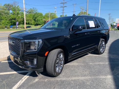 Used 2023 GMC Yukon Denali Ultimate AWD/4WD image 3