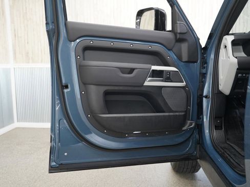 Used 2024 Land Rover Defender 110 S image 27