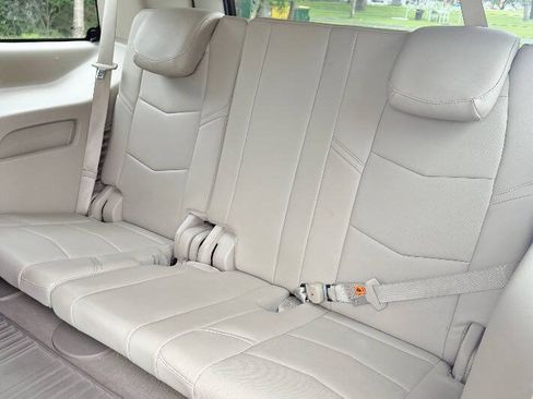 Used 2017 Cadillac Escalade Premium Luxury AWD/4WD image 12