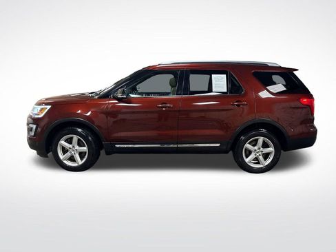 Used 2016 Ford Explorer XLT w/ Equipment Group 202A AWD/4WD image 2