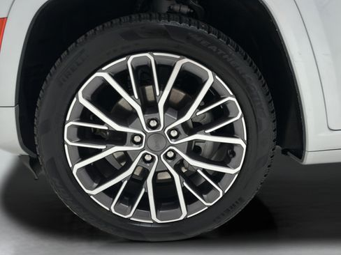 Used 2023 Jeep Grand Cherokee L Summit AWD/4WD image 9