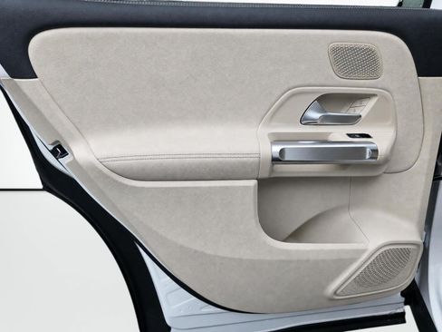 New 2026 Mercedes-Benz GLB 250 4MATIC image 19