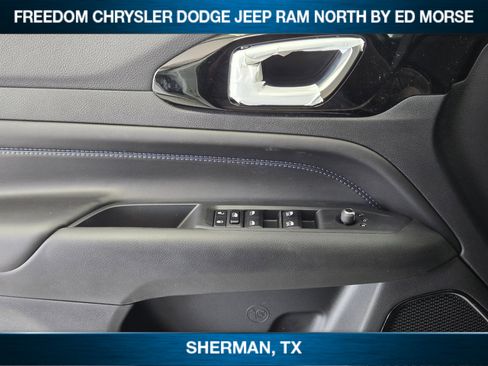 New 2026 Jeep Compass Latitude image 17