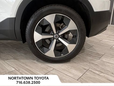 Used 2025 Volvo XC40 B5 Plus w/ Climate Package AWD/4WD image 11